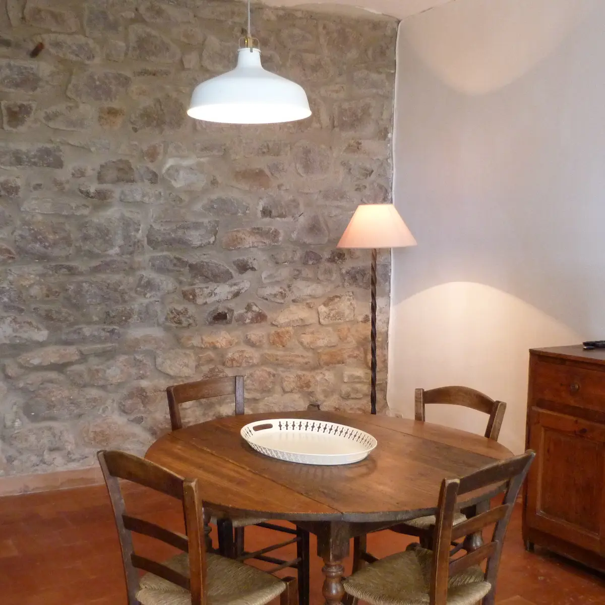 PIECE A VIVRE LA RESERVE