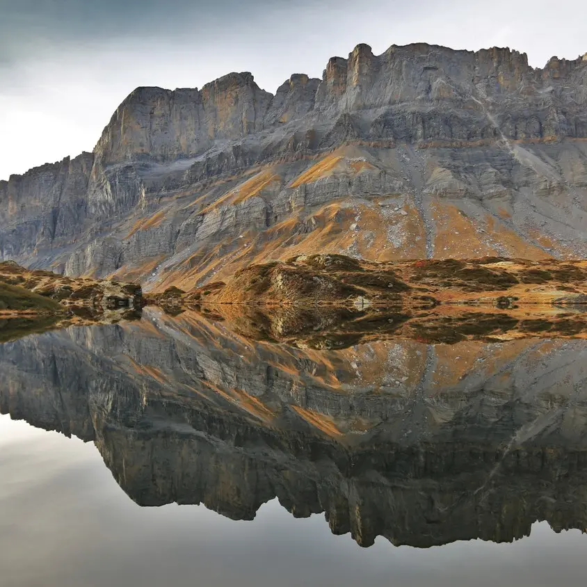 Vue sur les Rochers des Fiz depuis le lac de Pormenaz - photo sous licence Creative Commons https://creativecommons.org/licenses/by-nc-nd/3.0/deed.fr