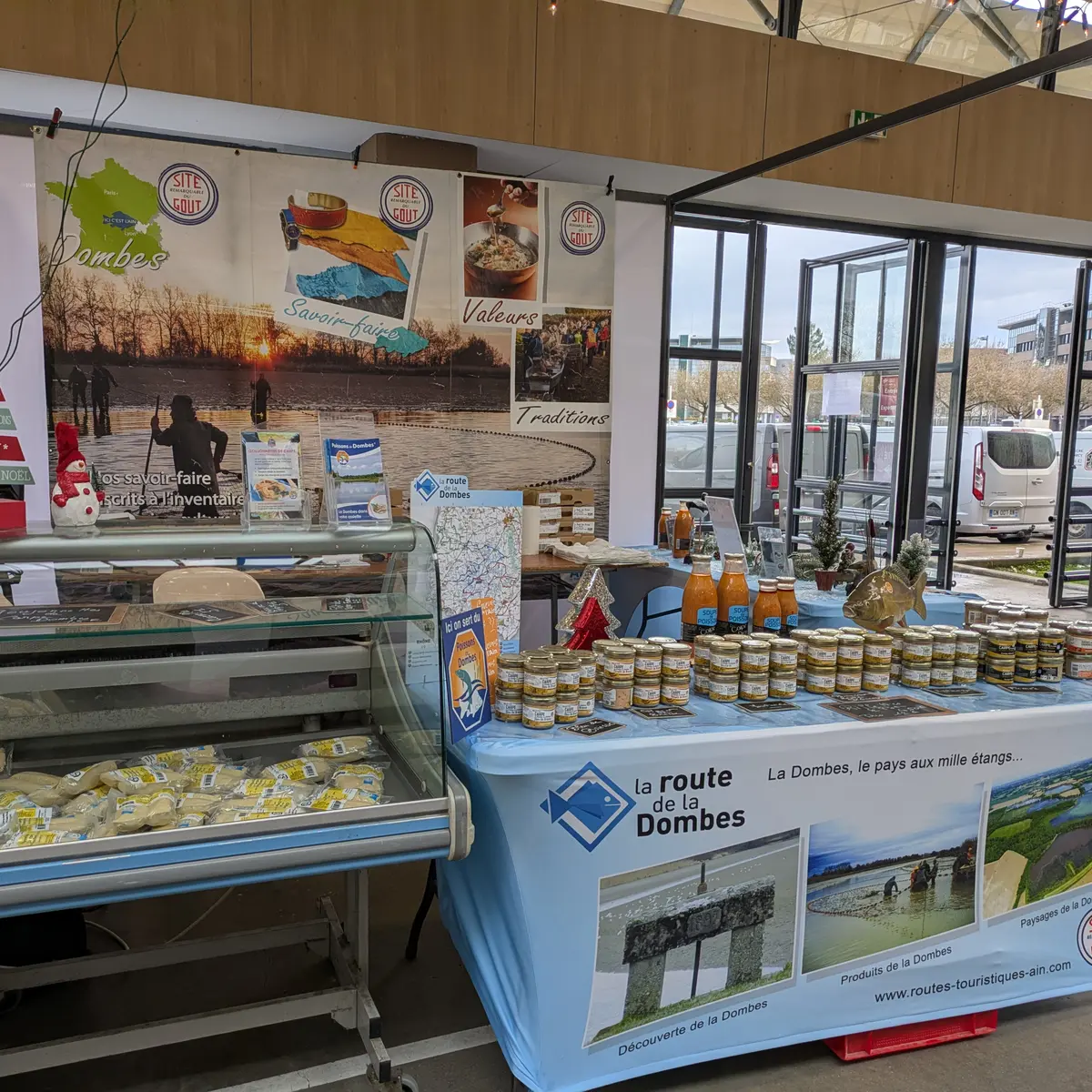 Guinguette à Bourg-en-Bresse pour la promotion de la Carpe avec Goujonnettes (marché couvert)