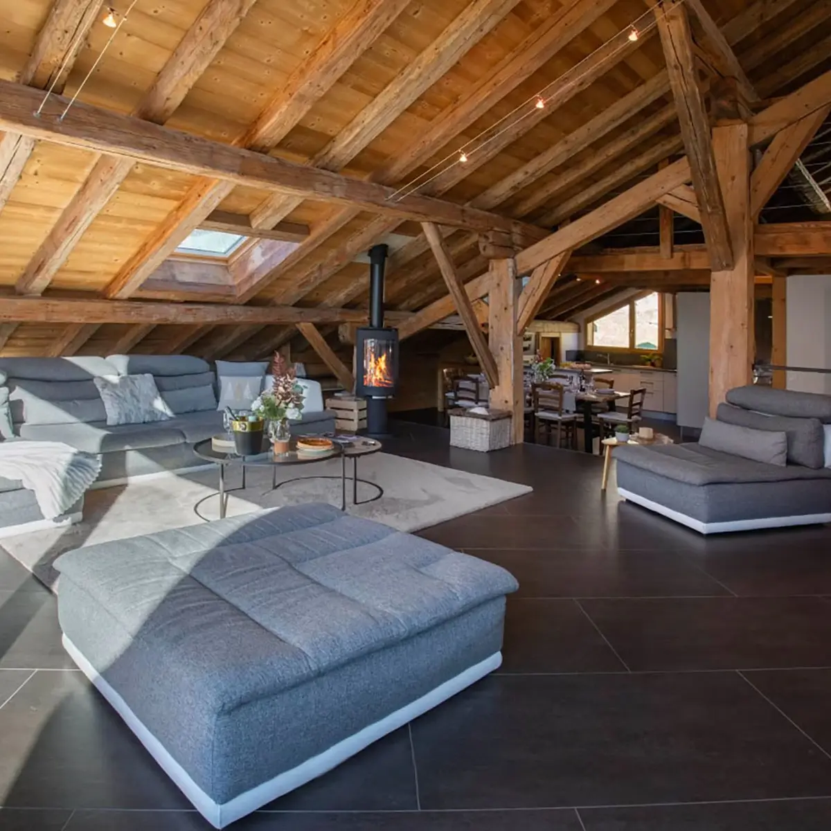 Salon_cheminée_Chalet Wanderlust_Châtel
