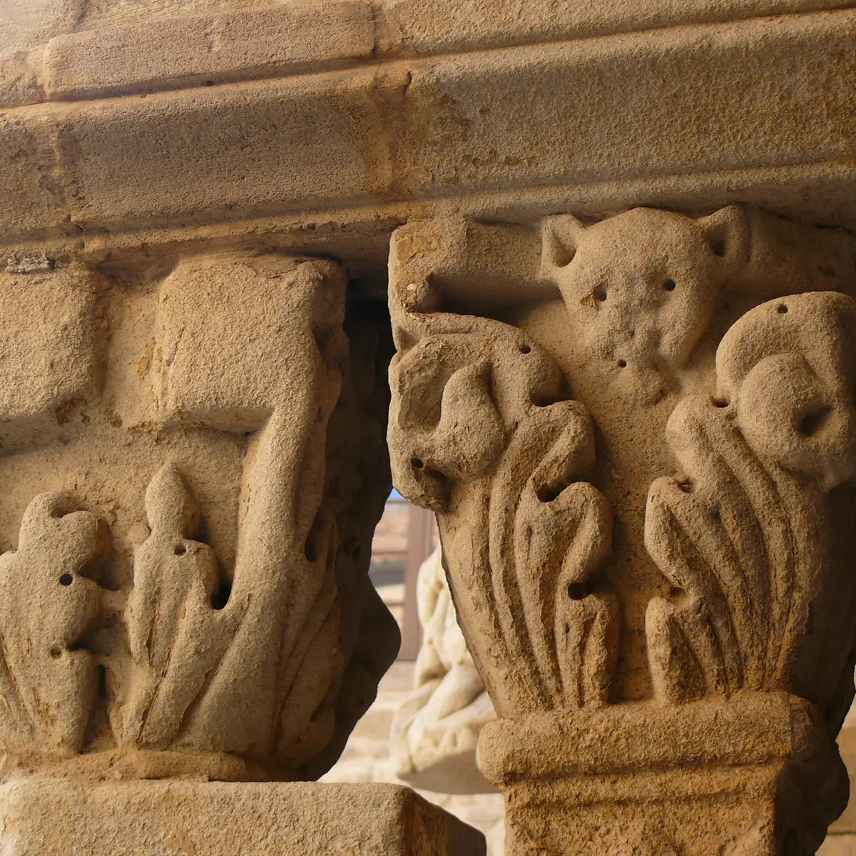 Prieuré__cour du cloître_Saint Donat