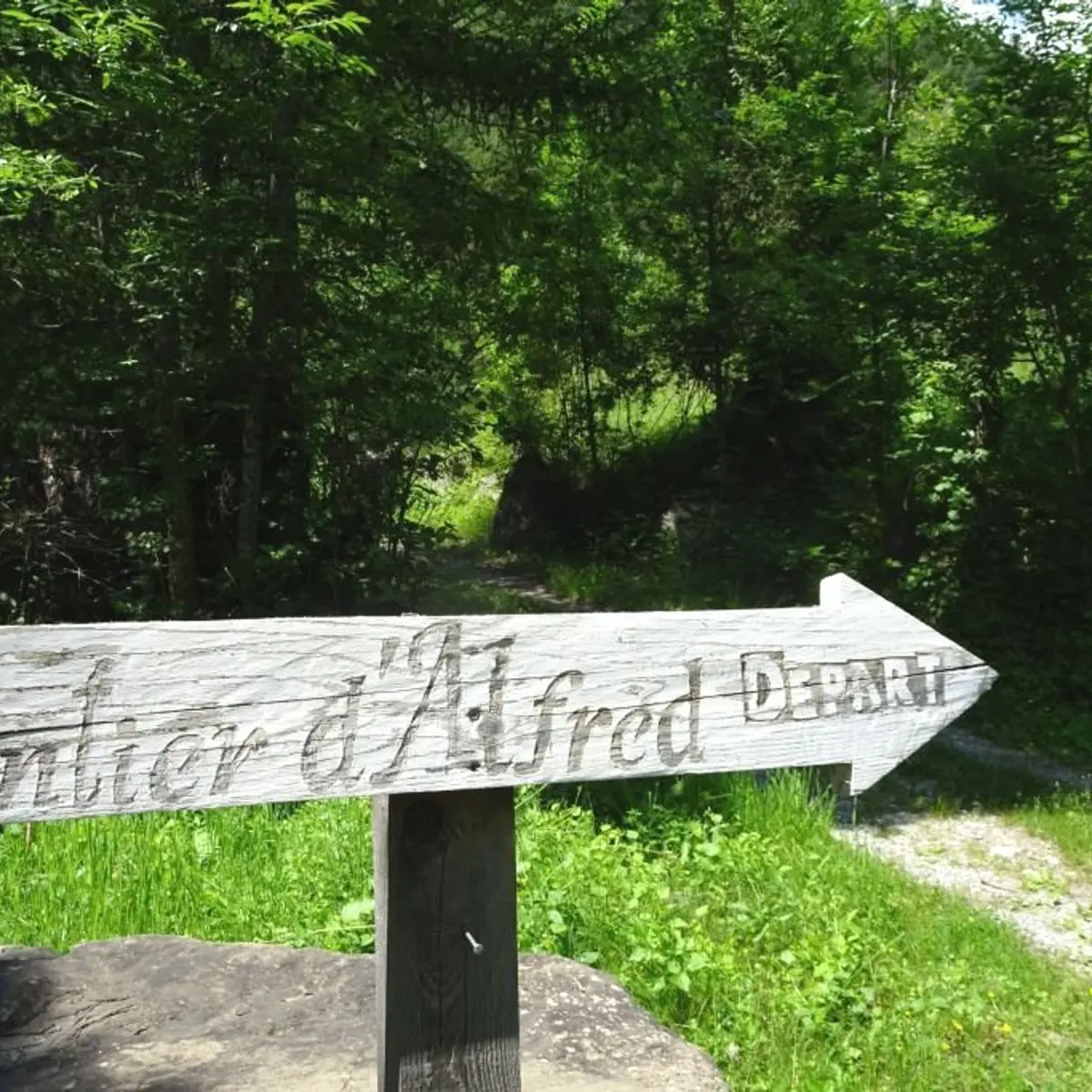 Départ du sentier de Monsieur Alfred