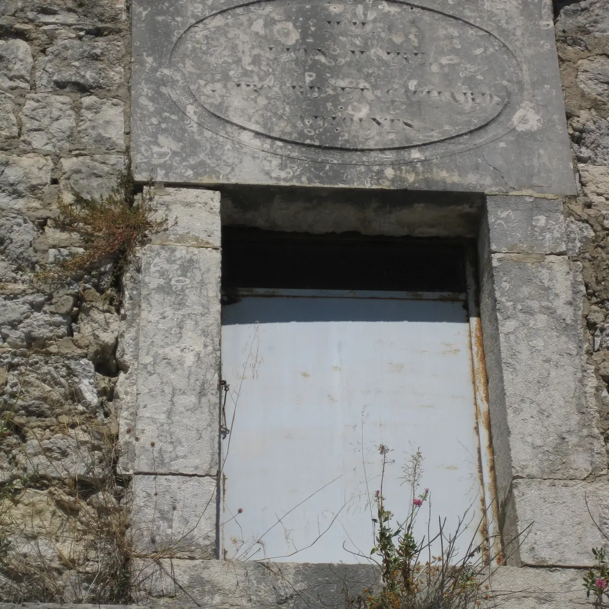 Plate at water resevoir