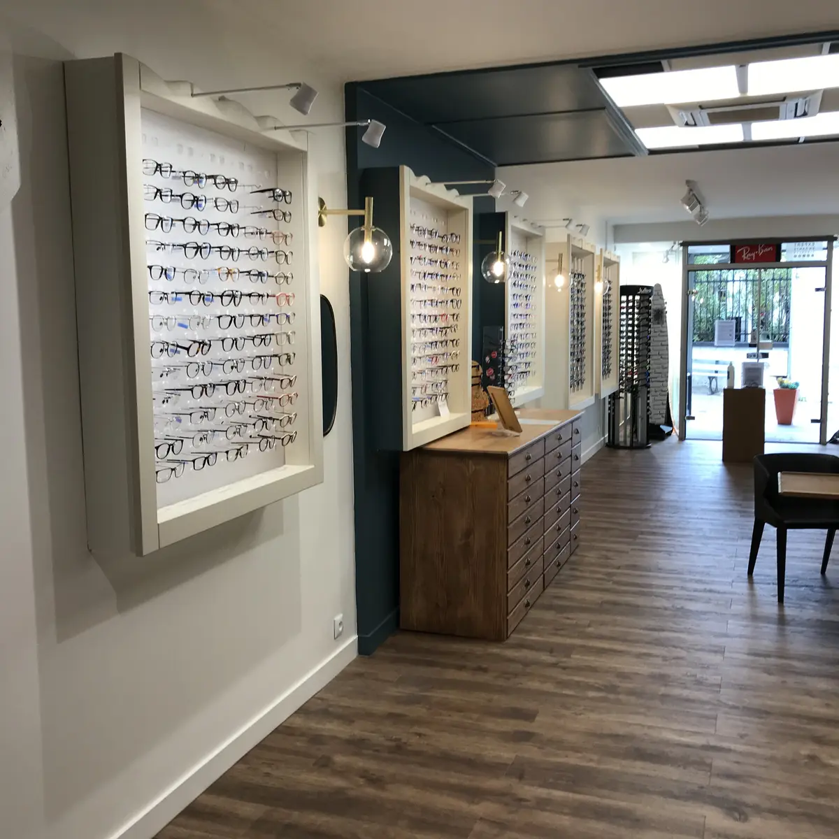 Optique Ré vous conseille pour choisir montures et accessoires