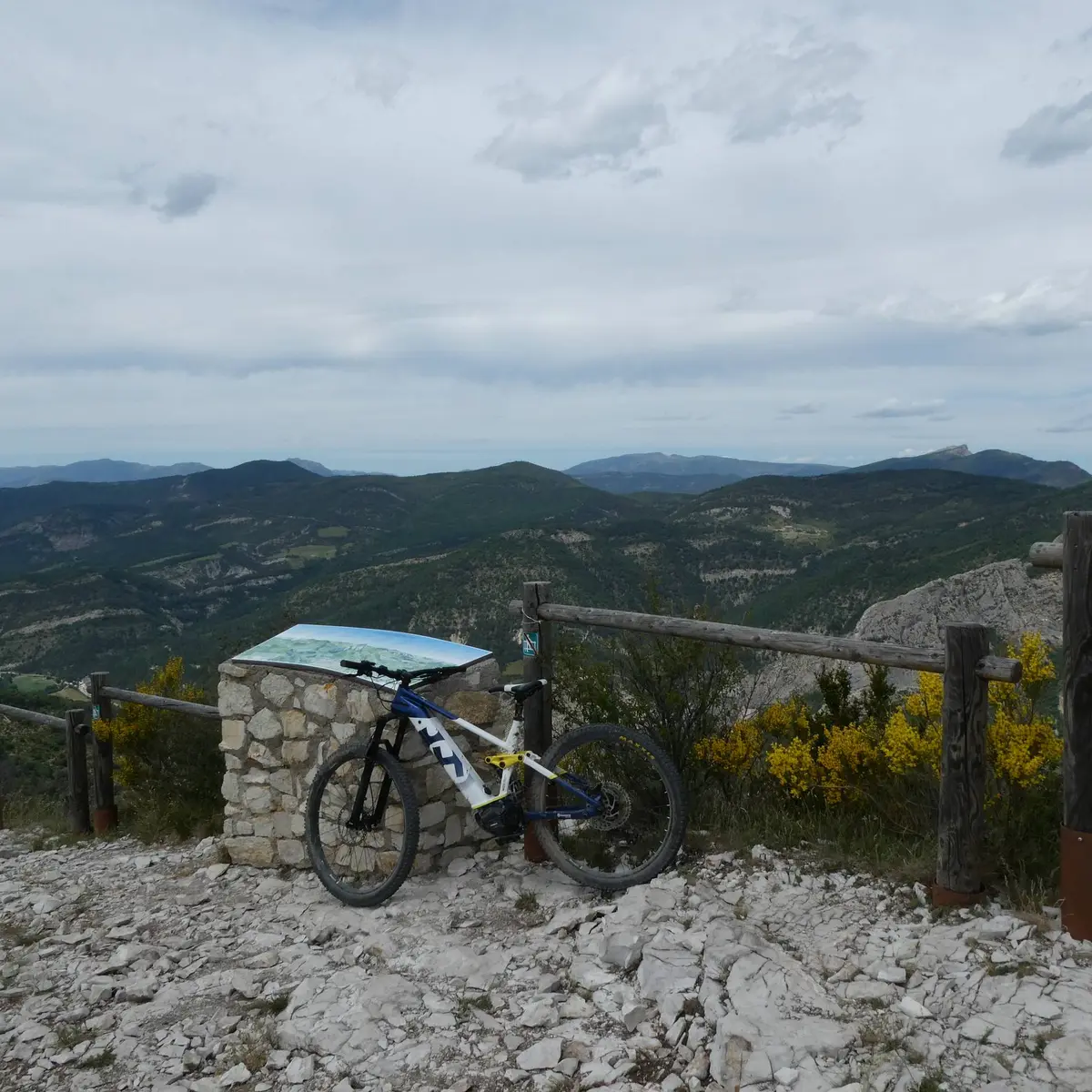 Table d'orientation au sommet du St Michel