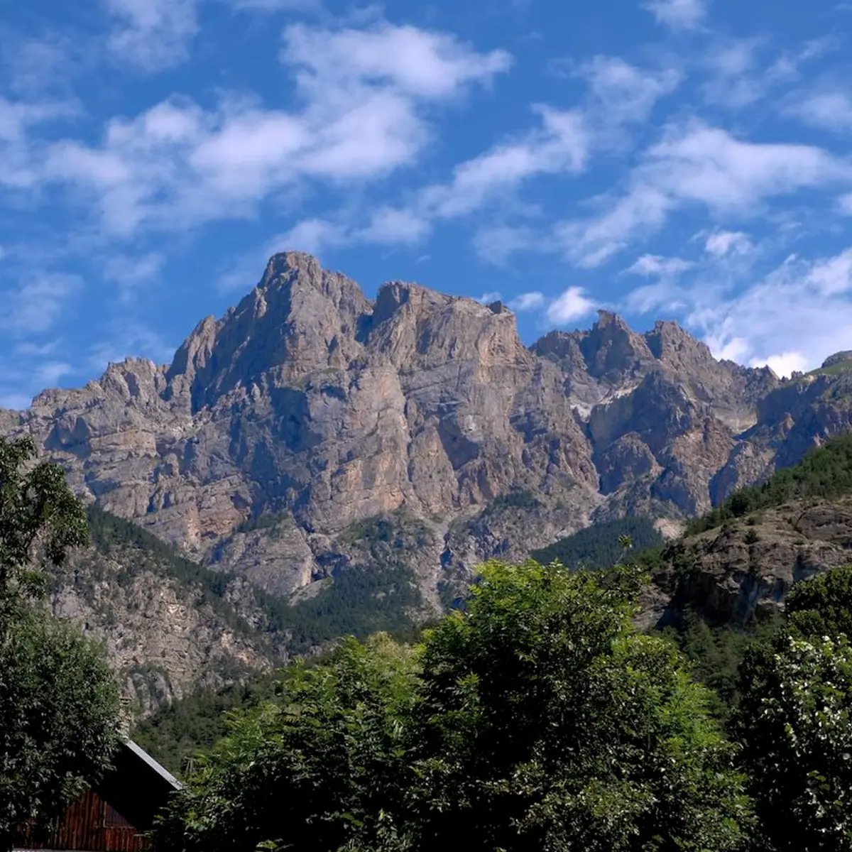 Massif de Montbrison au dessus des Vigneaux