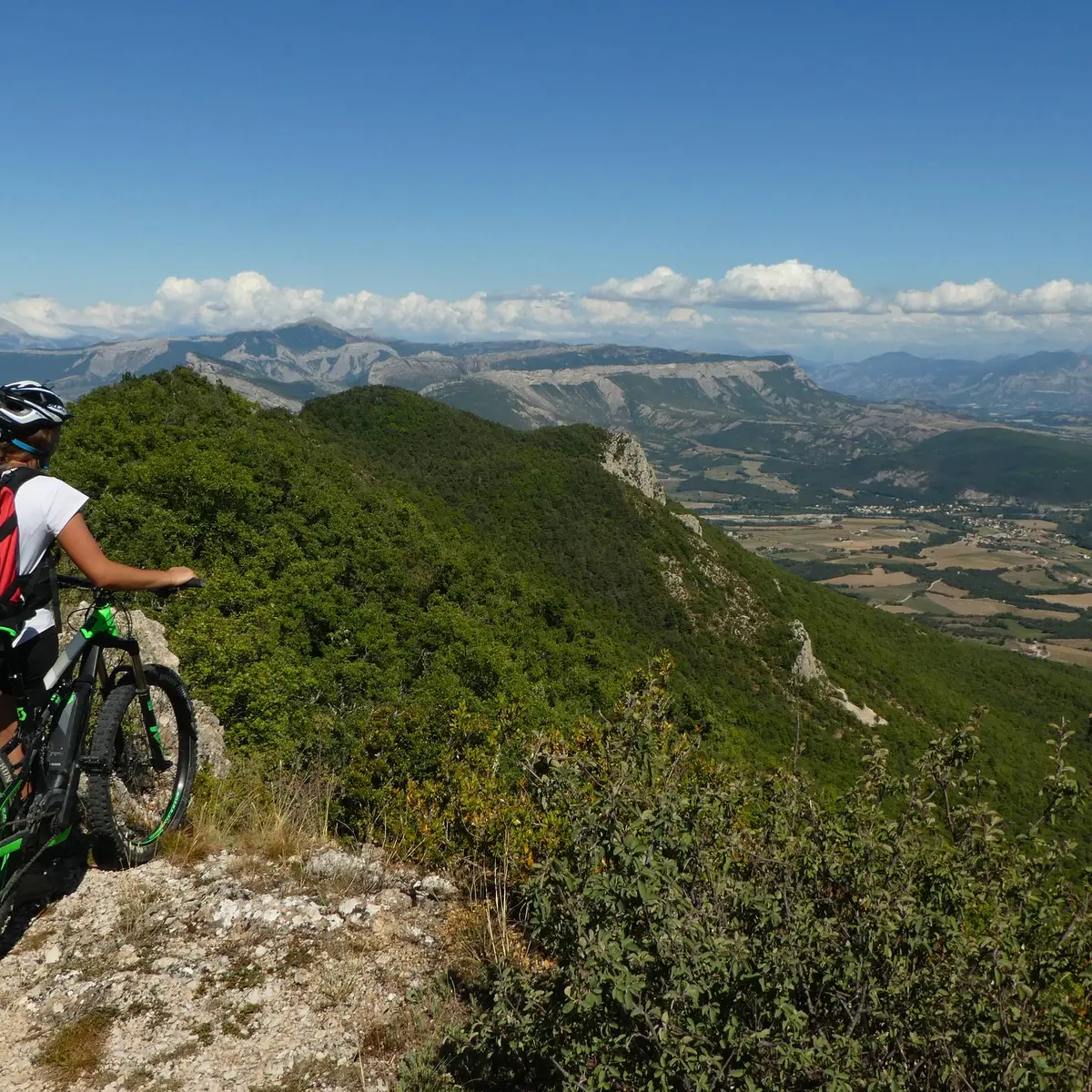 Jolis points de vue sur les vallées du Céans et de la Blaisance