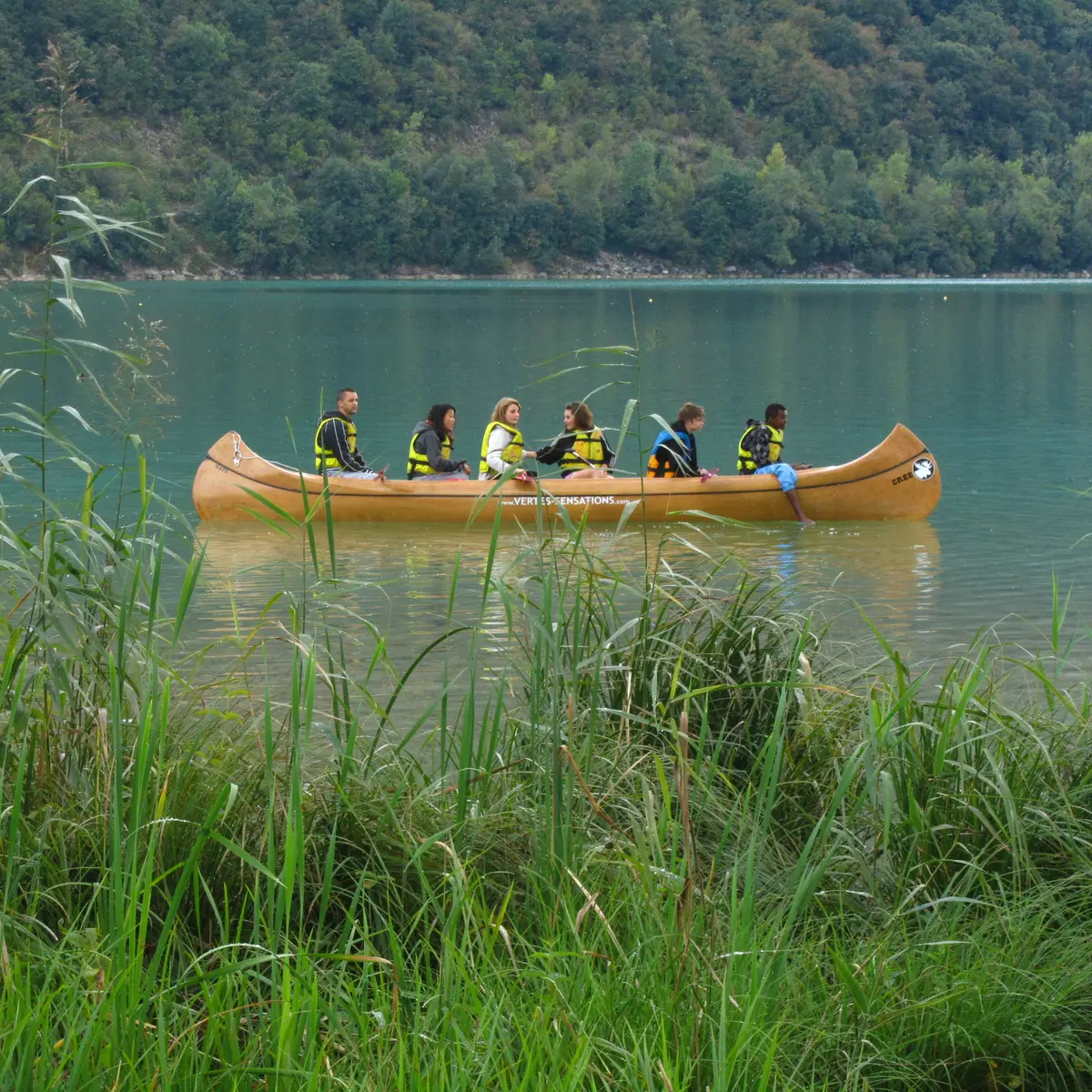 Canoë canadien sur le lac d'Aiguebelette