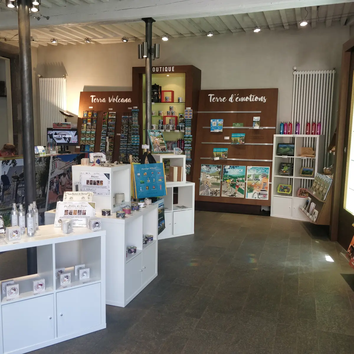 Espace accueil et boutique de l'Office de Tourisme de Riom