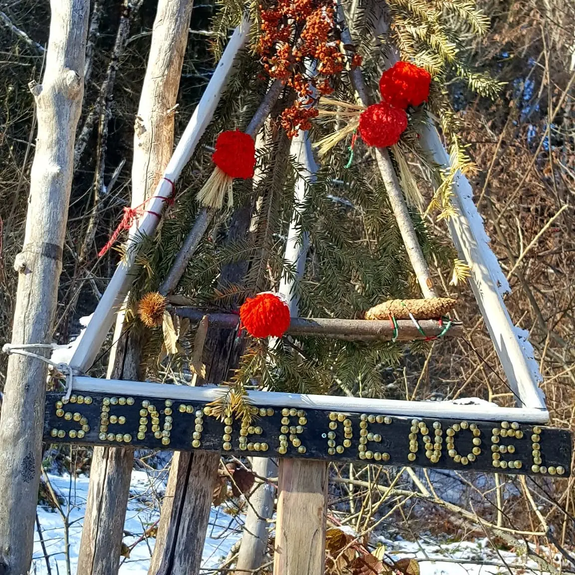 Décoration sur le sentier