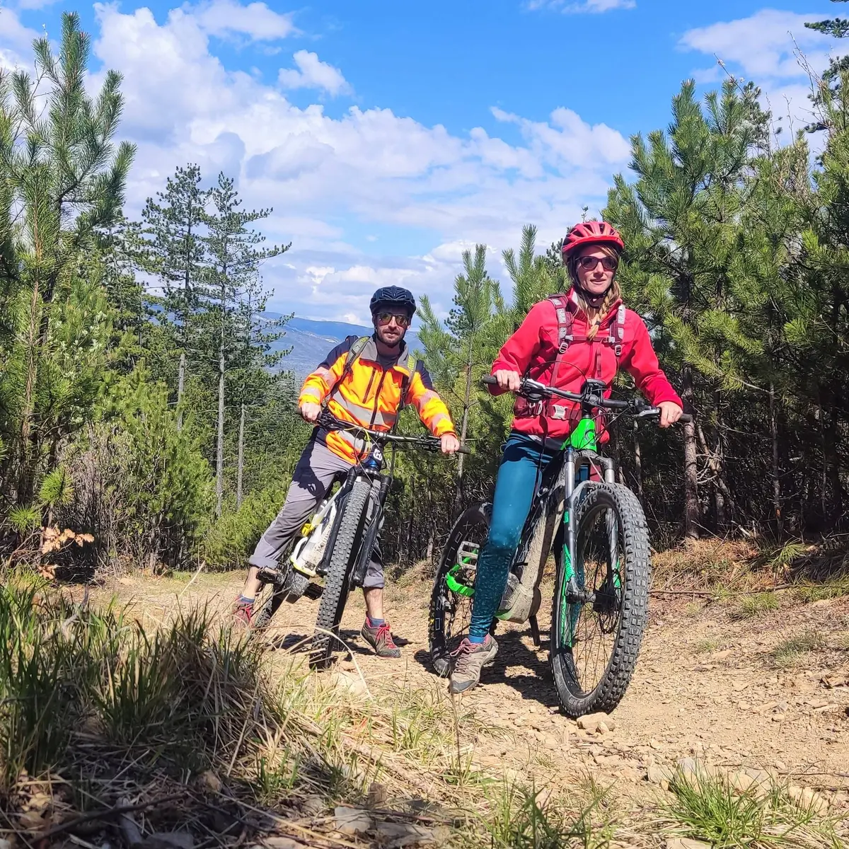 Sentier grimpant sur les hauteurs de Laragne