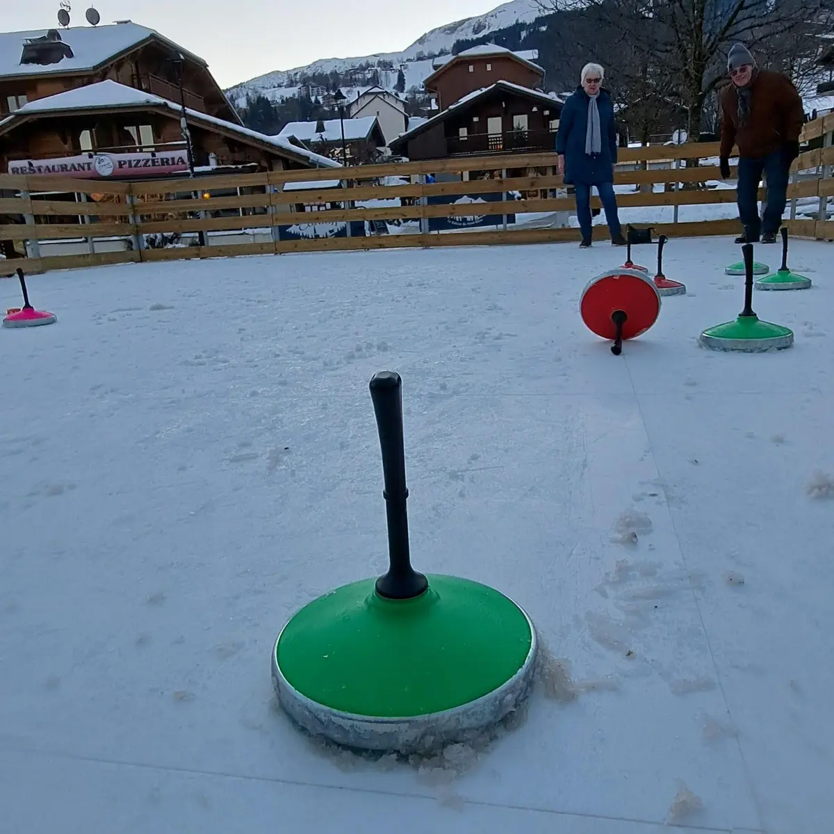 Eisstock studs, pétanque on ice