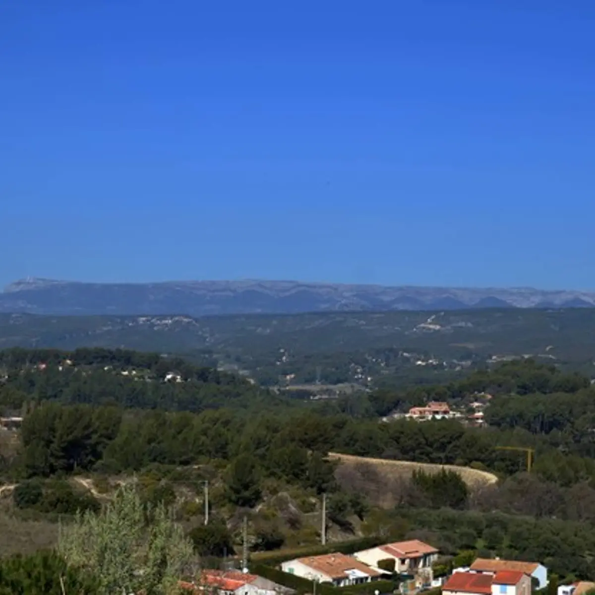 Vue sur le versant sud de la Sainte-Baume
