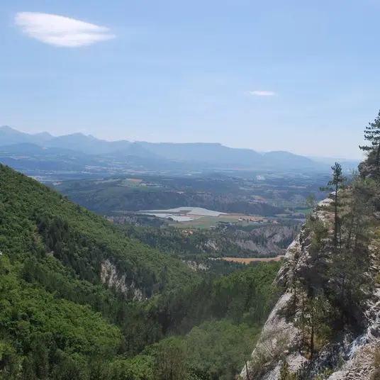 Vue sur la vallée depuis les gorges