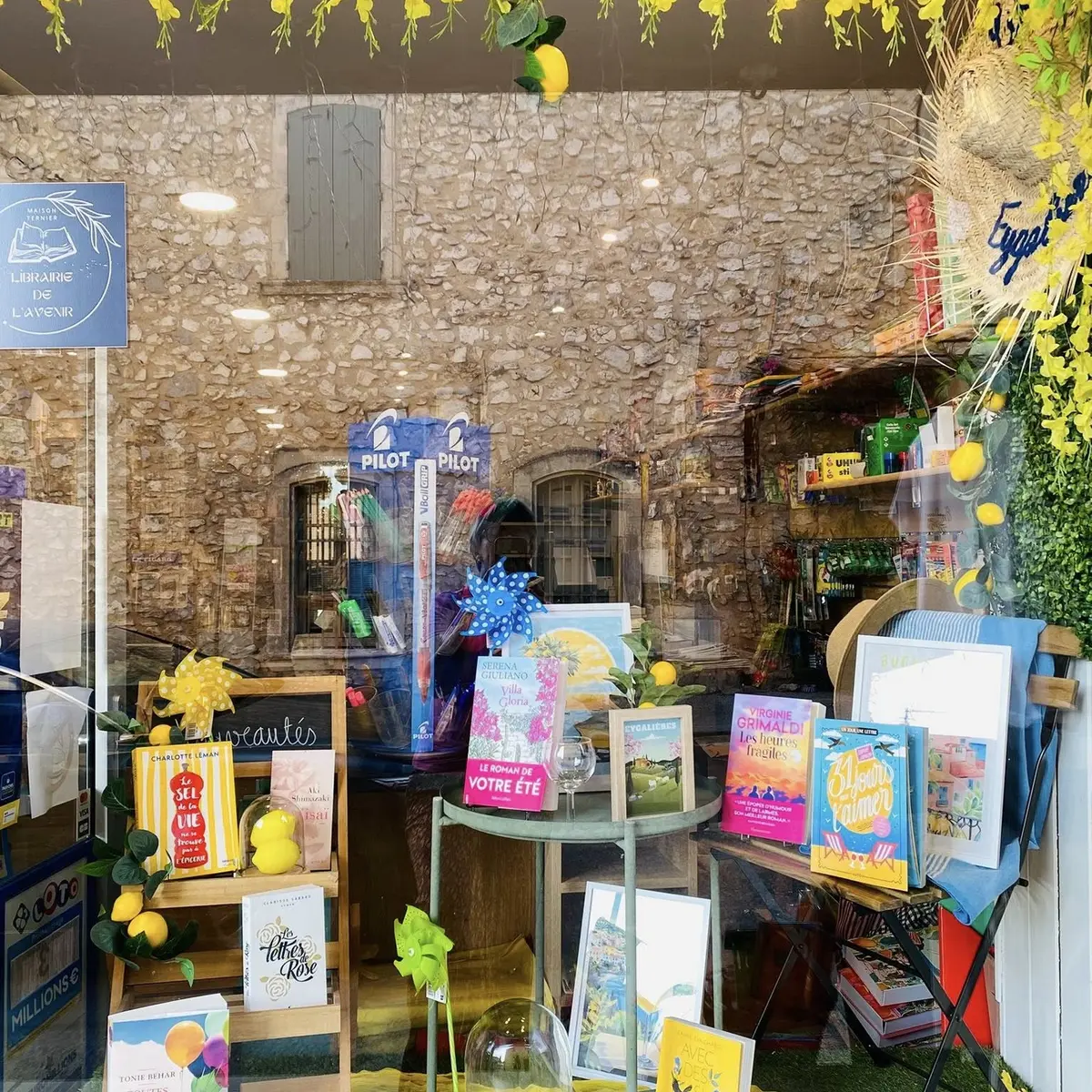 Librairie de l'Avenir_Eygalières_vitrine