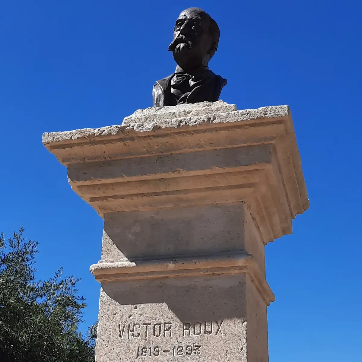 Fontaine Victor Roux