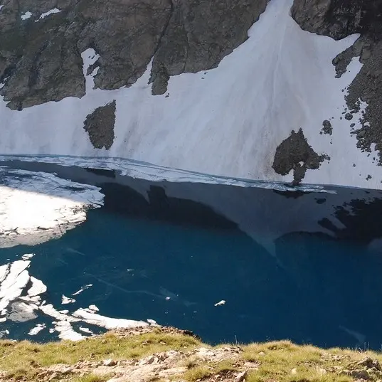 Le lac au Printemps à la fonte des neiges - La Grave