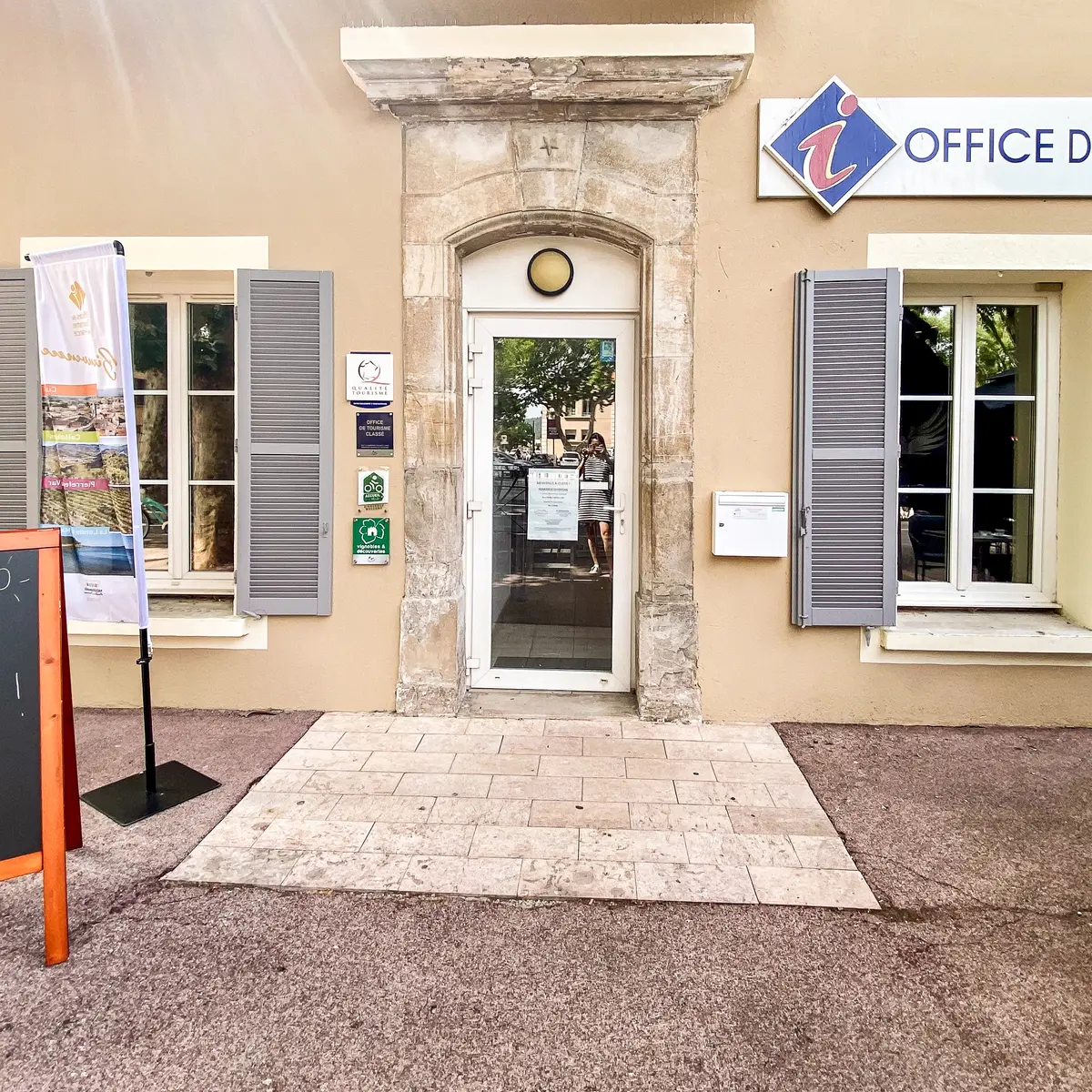 Devanture office de tourisme de Cuers