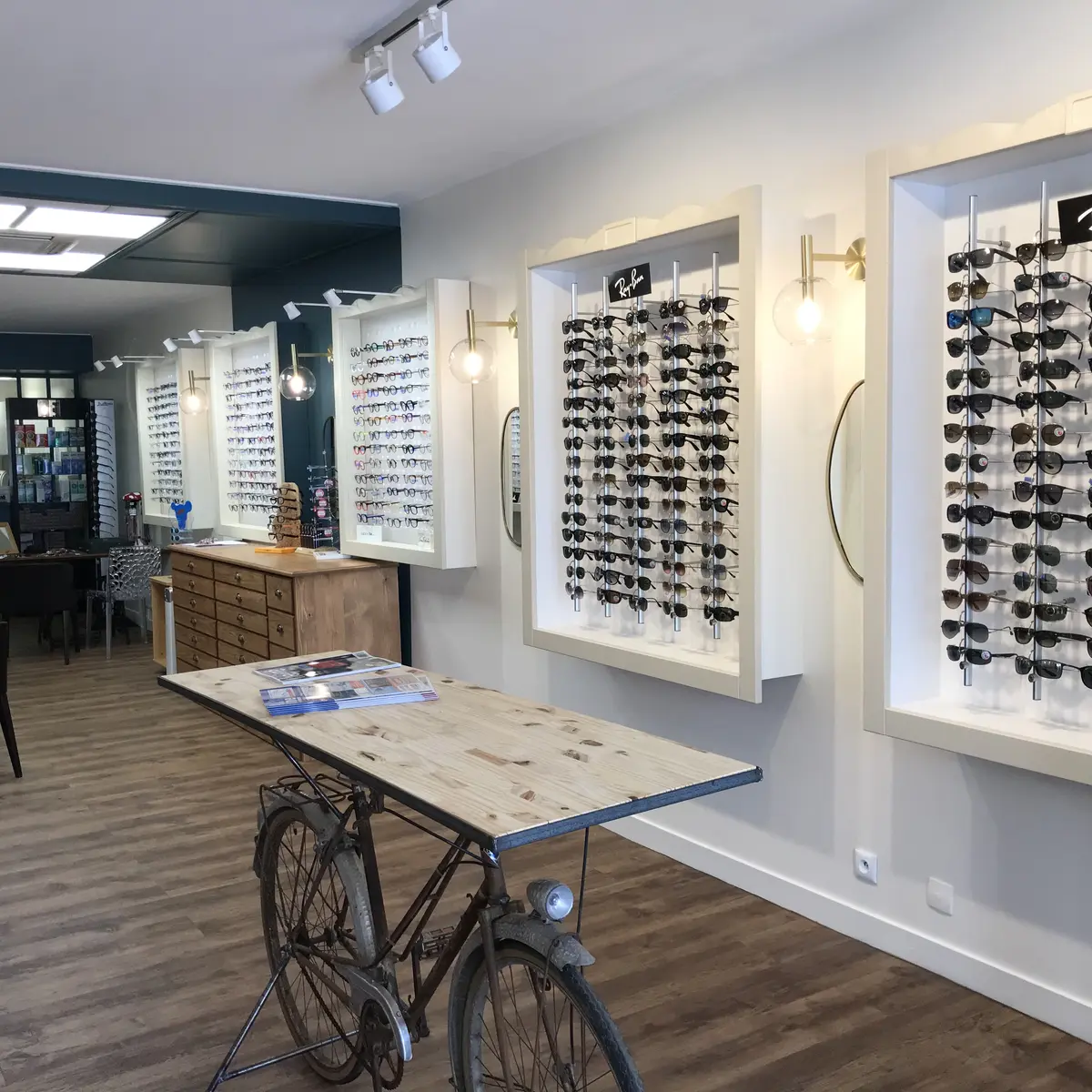 Optique Ré est dédié à l'optique et aux lunettes de soleil.