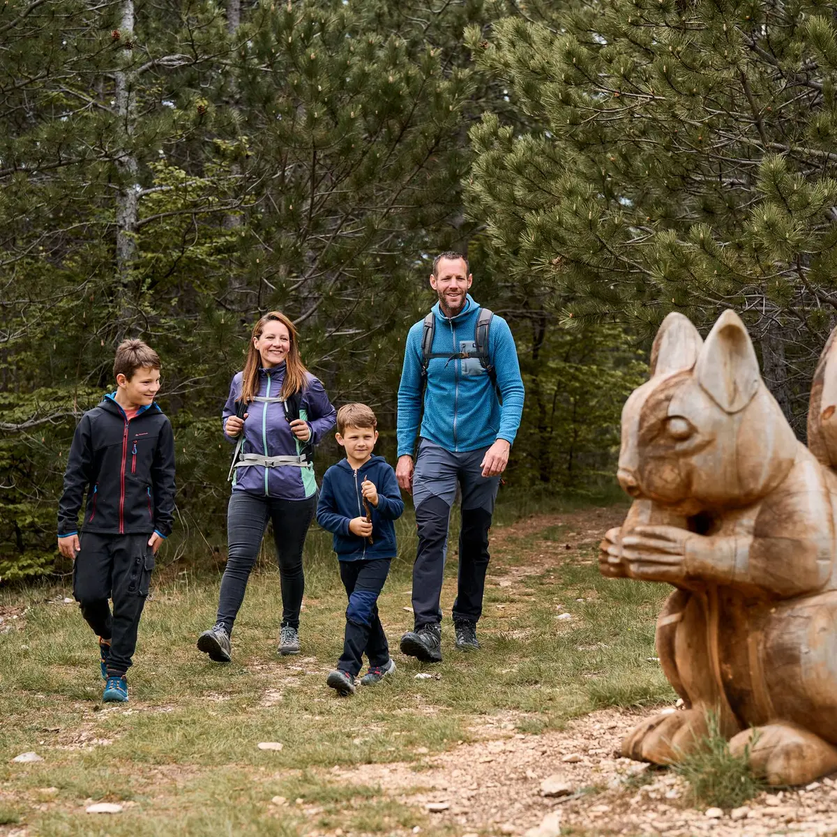 Écureuil en bois du Sentier des Pitchouns