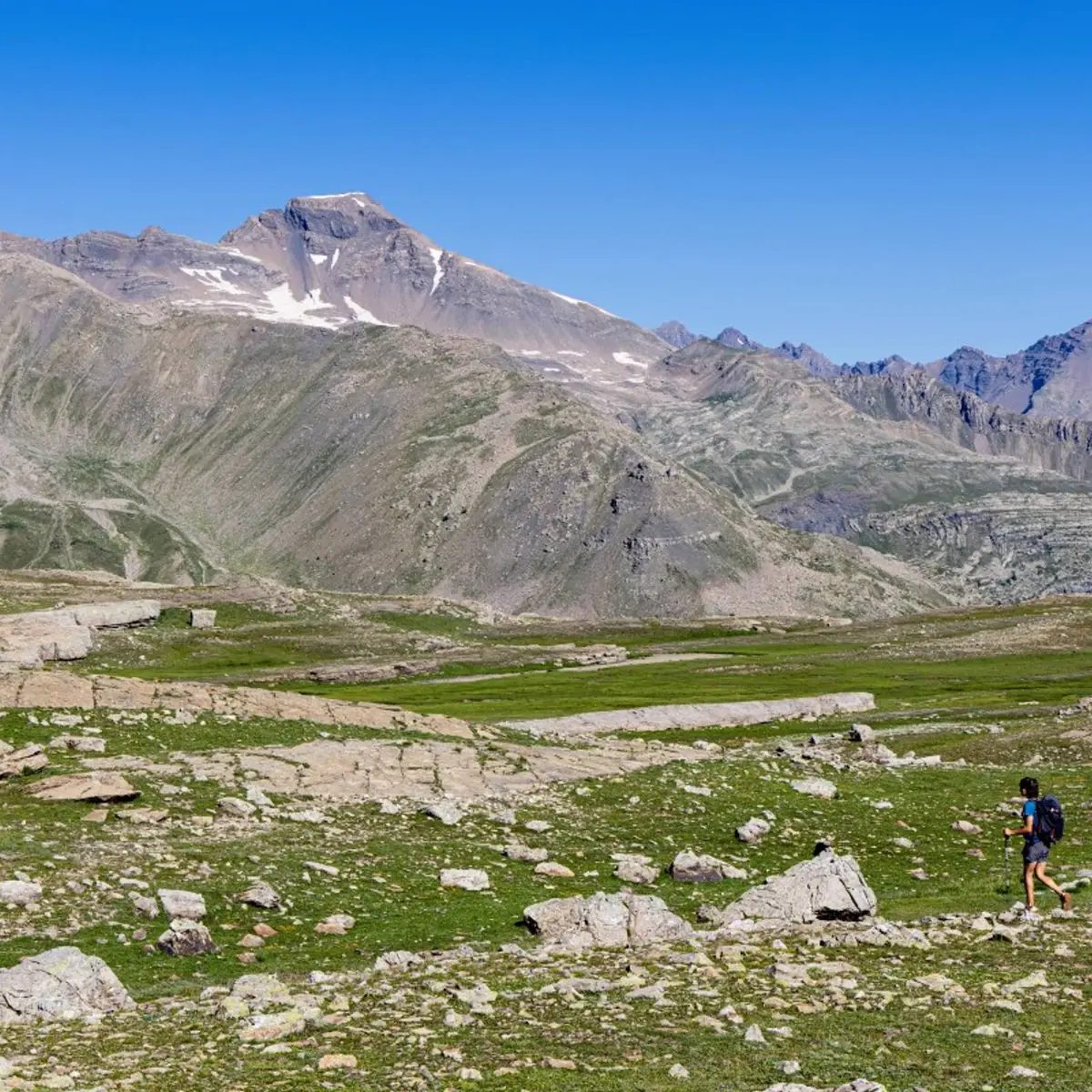 Montée au col des Terres Blanches depuis Dormillouse