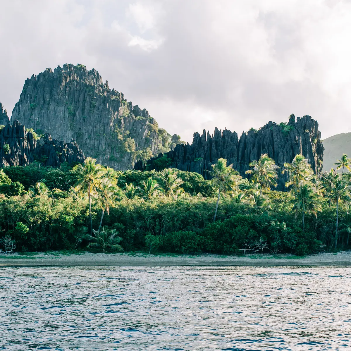 roches, Hienghène, balade en mer, Houleyo, côte océanienne