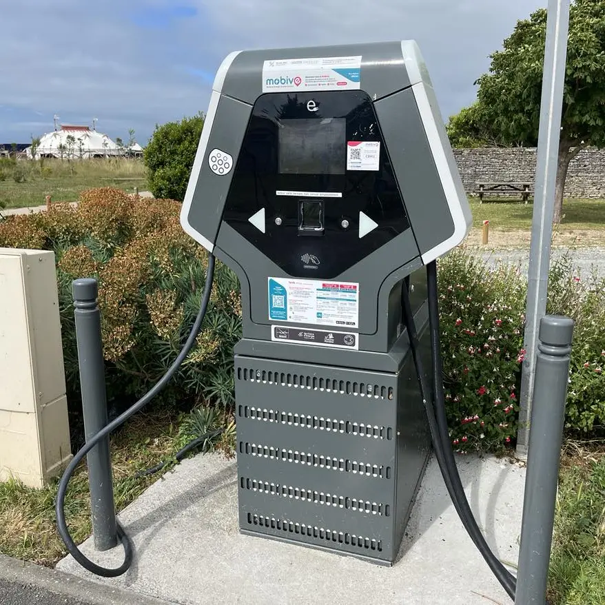 Borne de recharge pour voitures électriques