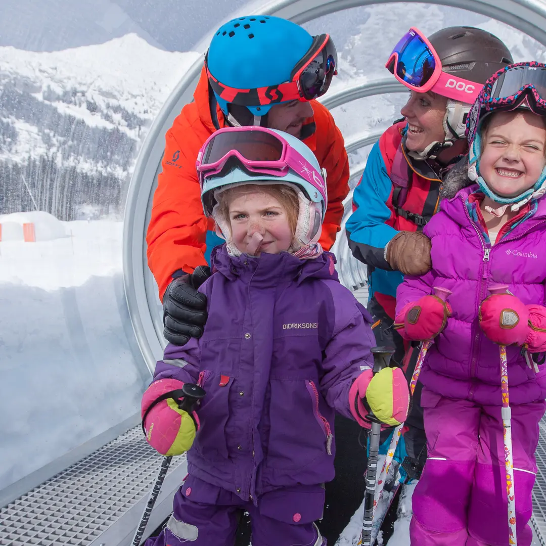 Tapis L'Alpage Express avec des enfants au Grand-Bornand
