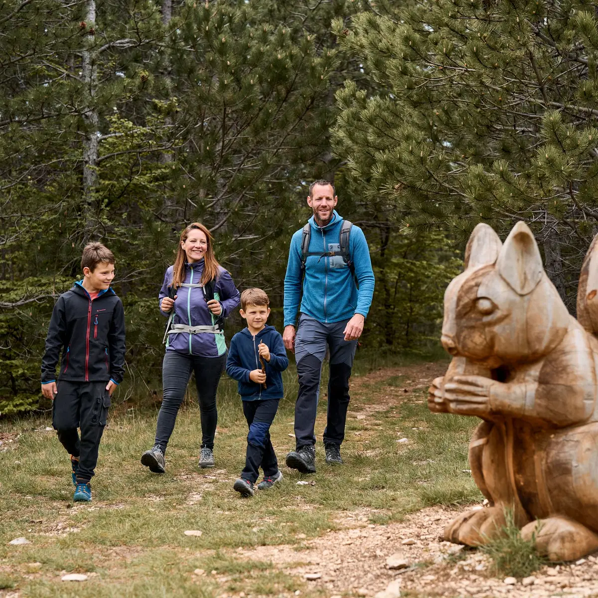 Écureuil en bois du Sentier des Pitchouns