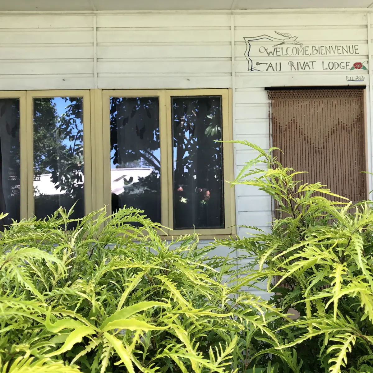 extérieur, rivat lodge, Pouébo