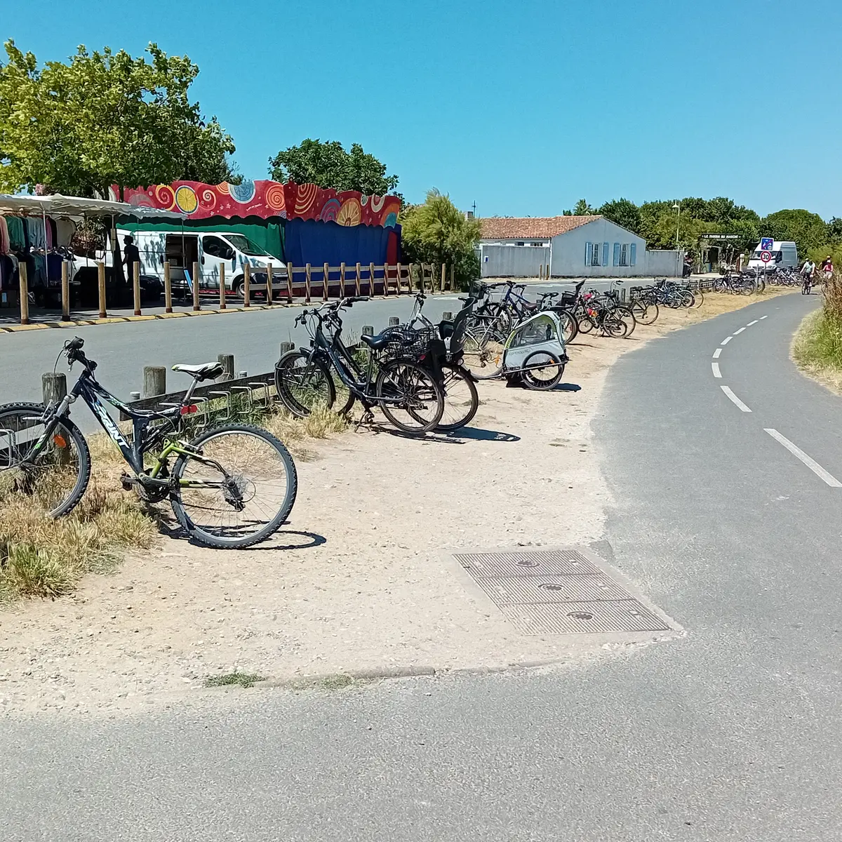 Parking vélos - Face au marché d'été