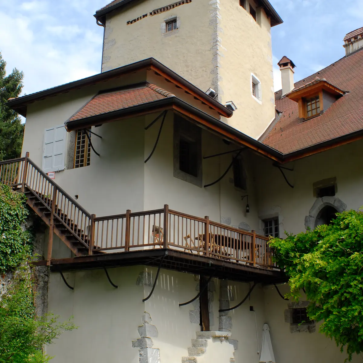 Tufts University installée dans le Prieuré
