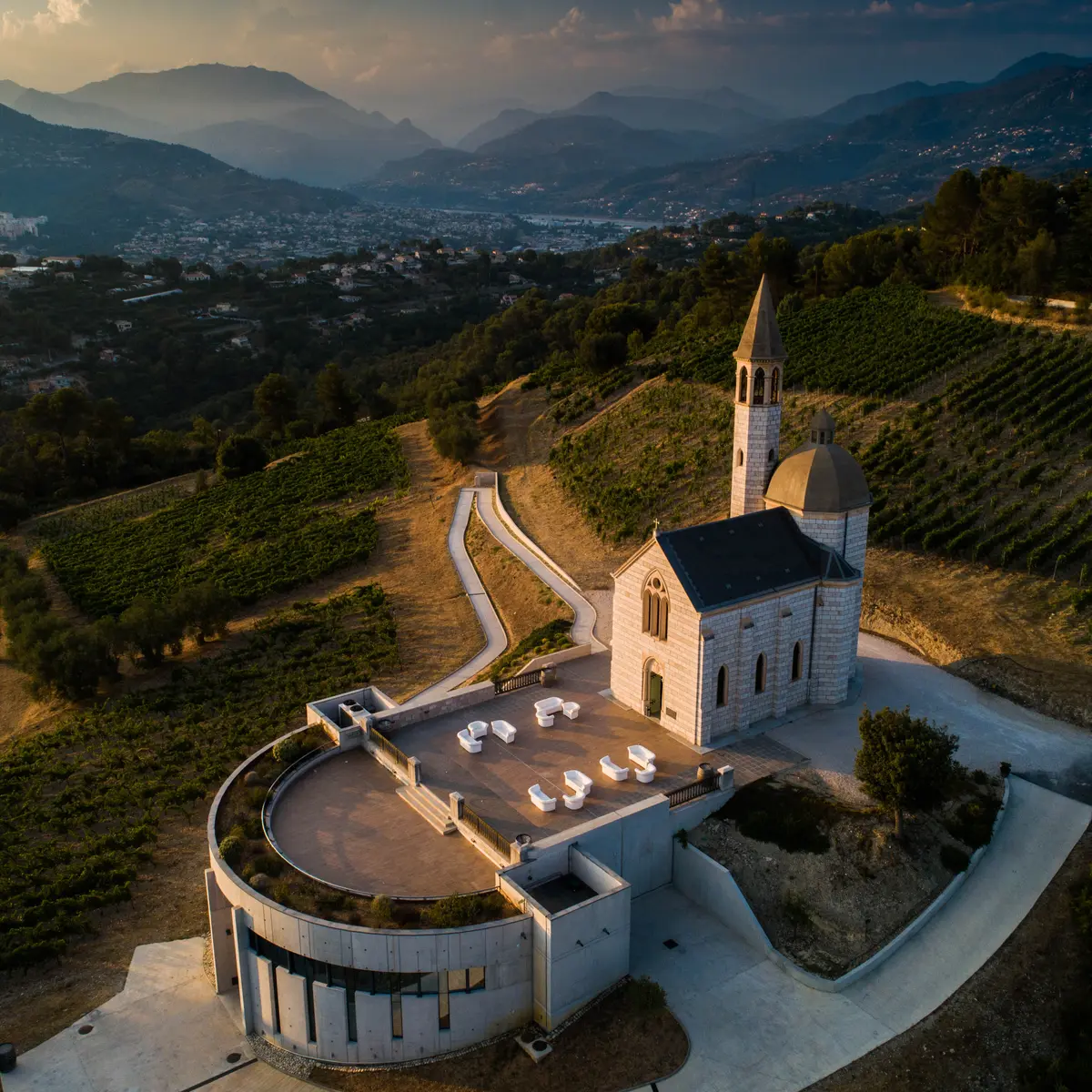 Chapelle, chais et vignes