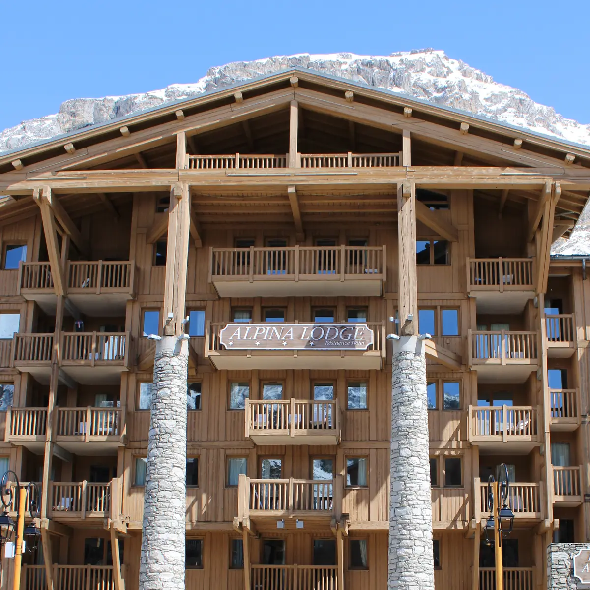 Façade extérieure_Alpina Lodge