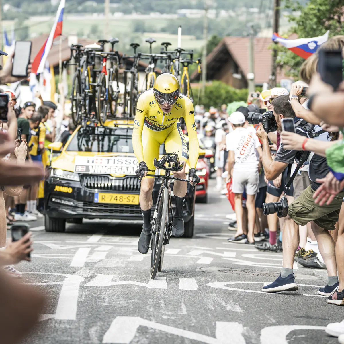 Jonas Vingegaard dans la côie de Domancy