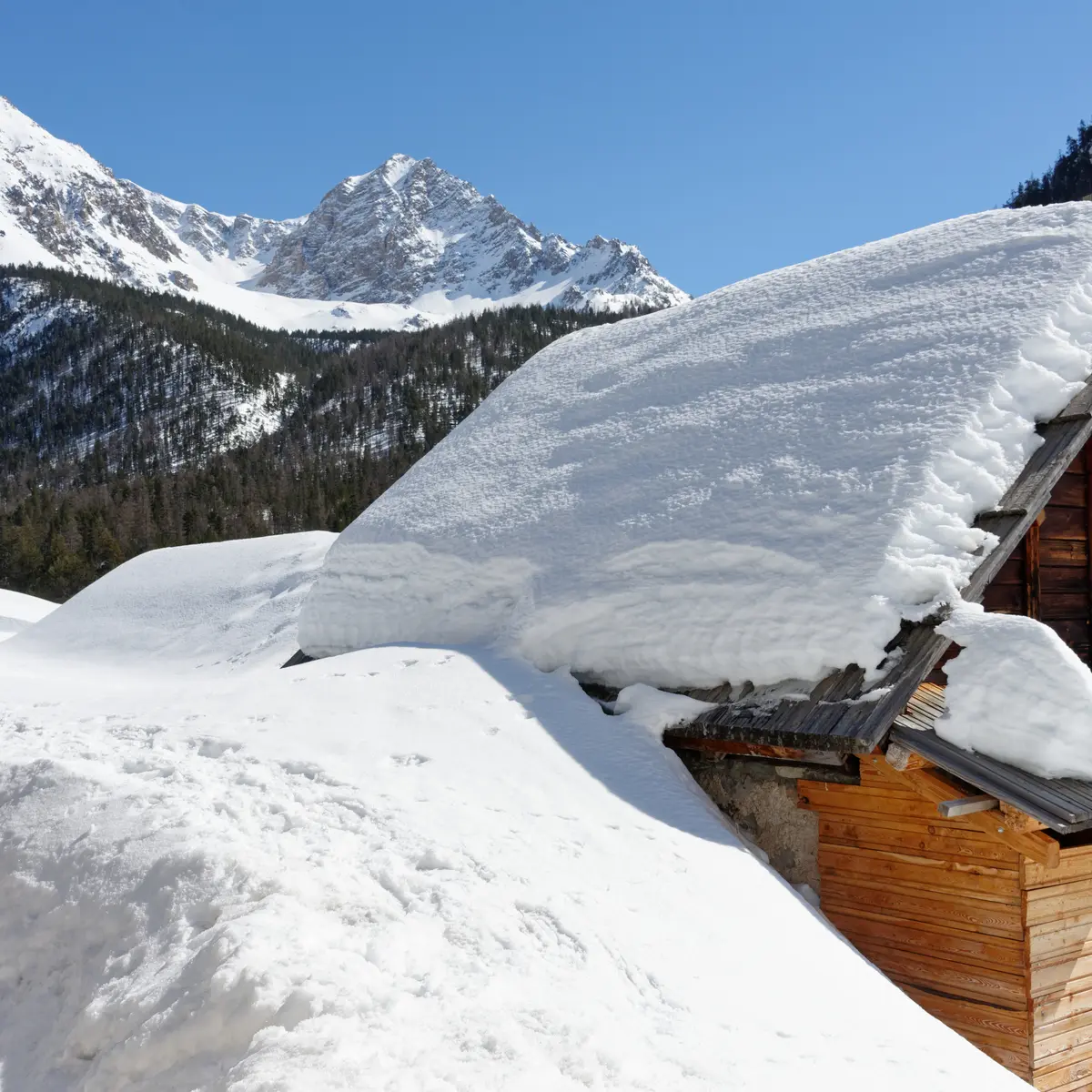 Point de vue sur les sommets environnants depuis les chalets des Acles