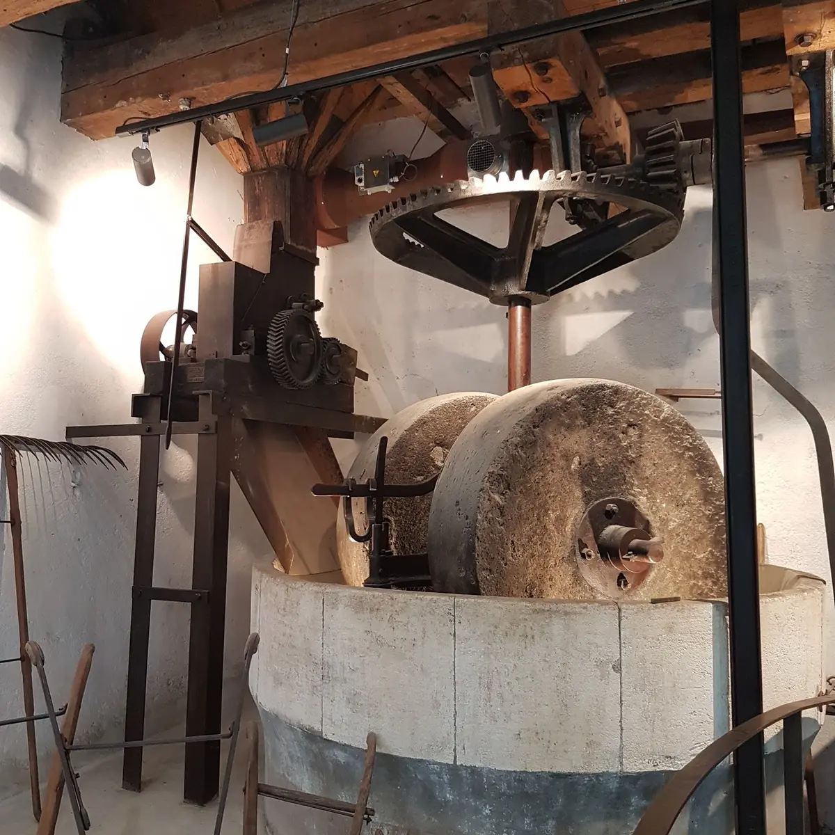 Moulin Peyre_Mouriès_meule