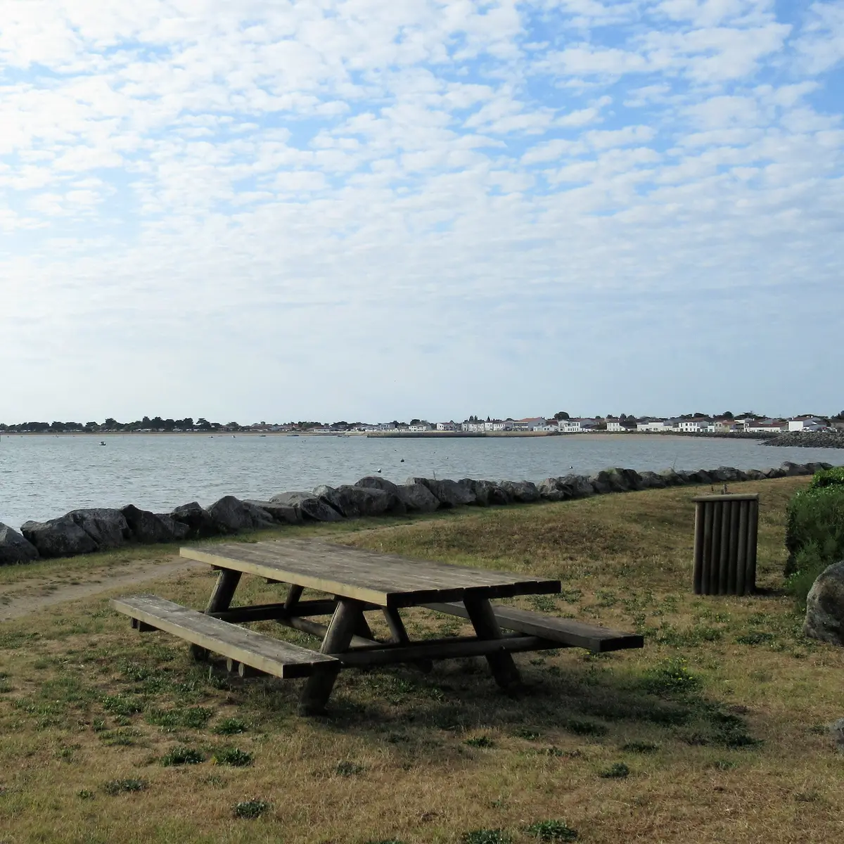 Corniche picnic tables