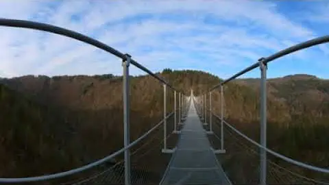 vidéo 360° - la passerelle himalayenne des gorges du lignon en haute-loire