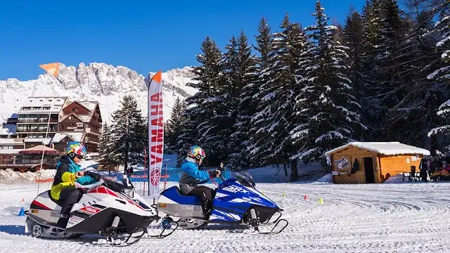 piloter une motoneige comme un grand, c'est possible dans le dévoluy !