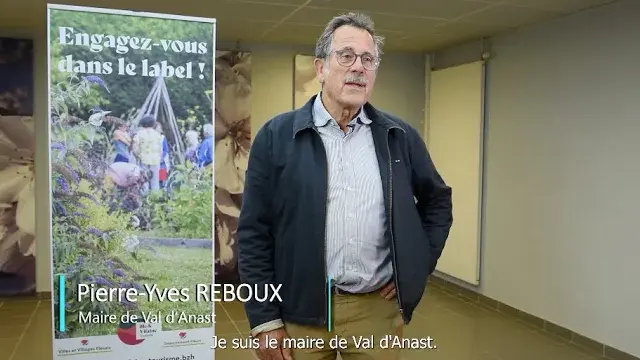 Aménagements de l'aire de jeux de la motte féodale de Val d'Anast