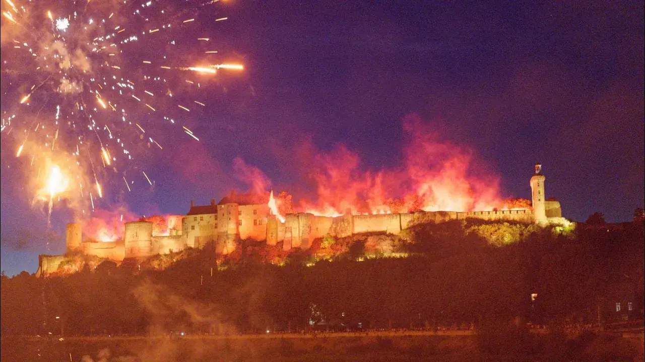 Feu Artifice Chinon le 14 Juillet. Firework in Chinon