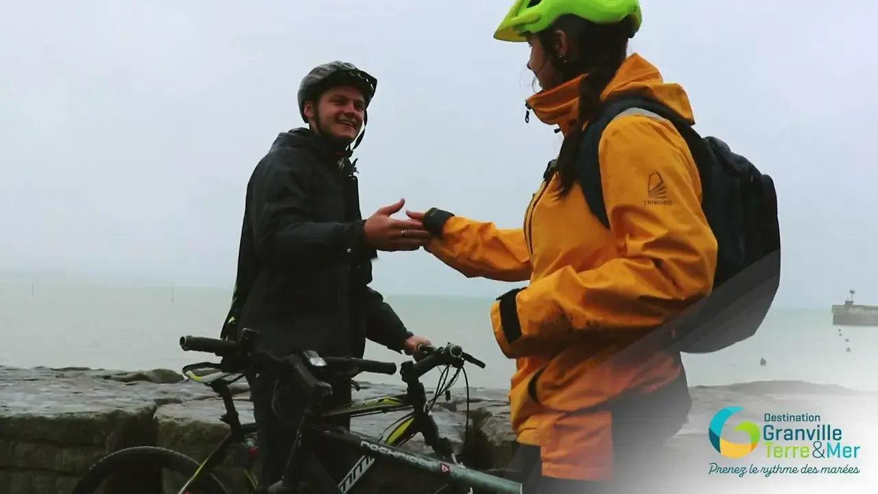 Suivez Yana à vélo sur la Destination Granville Terre et Mer !