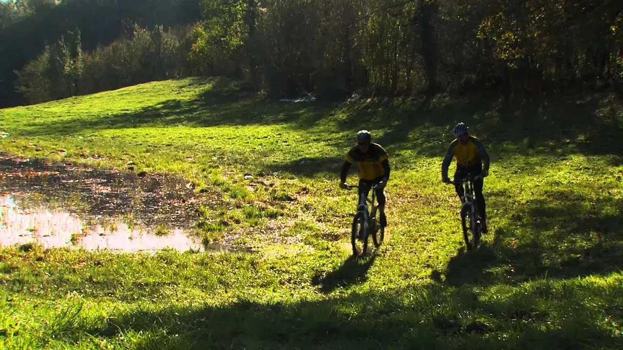 sport autour du lac d'aiguebelette, en savoie, à 50 minutes de grenoble et de lyon