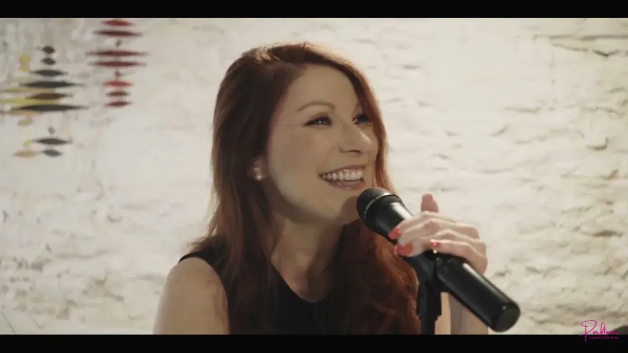 une reprise du célèbre back in black de acdc en version soul groove