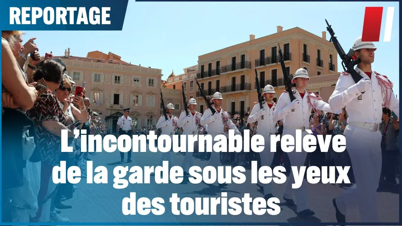 L'incontournable relève de la garde sous les yeux des touristes