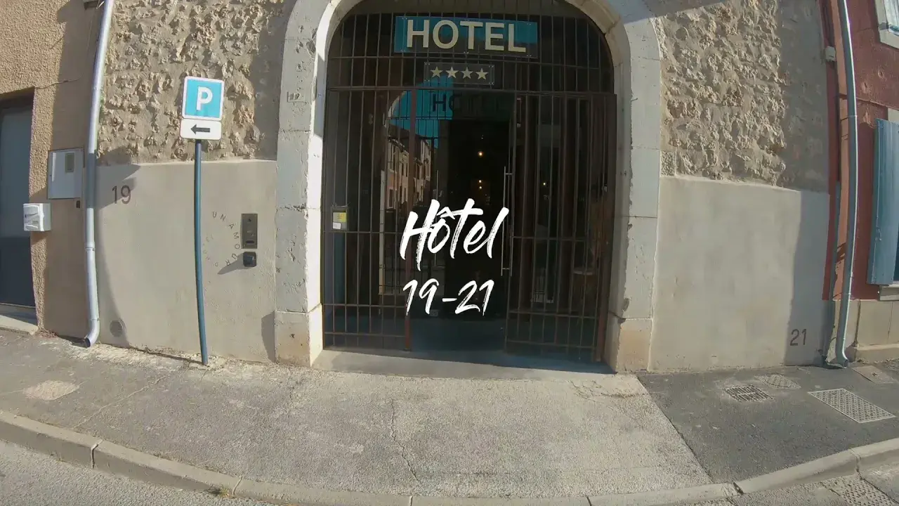 19-21 un amour d'hôtel