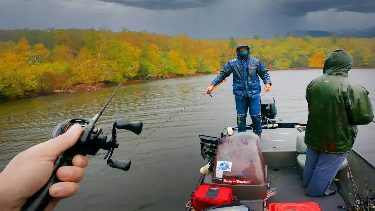 Je PECHE sur ce spot MYTHIQUE pour la première fois ! (météo horrible … )