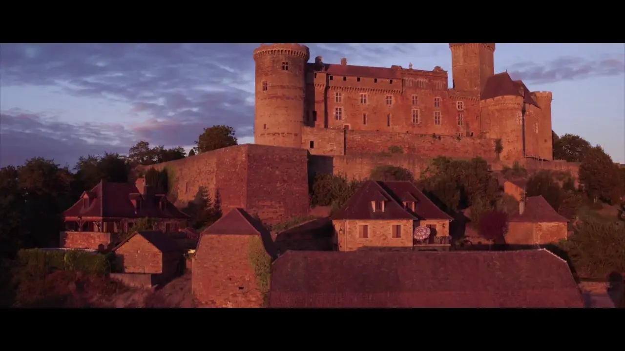 Un des plus beaux châteaux de la Vallée de la Dordogne ! Castelnau-Bretenoux