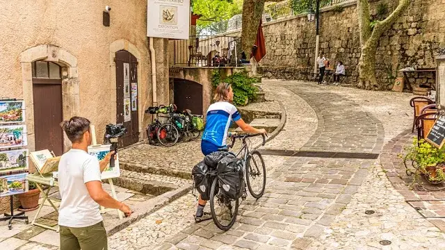 la méditerranée à vélo en pays de fayence avec les frères dynamo
